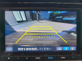 【バックカメラ(3モード)】視点を切り替えて後方を確認でき、駐車や車庫入れも安心です。