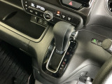 発進時から滑らかに加速する無段階変速のCVTはストップ&ゴーの多い街の中も快適です