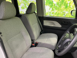 運転席からの視界は広く、運転操作もスムーズ。長距離ドライブでも疲れにくい、快適な空間です。