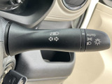 操作しやすいウインカーレバーは、安全な車線変更をサポート。オート機能も搭載で、快適な運転を支援します。