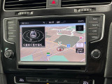 ●純正ナビ:一体感のあるナビは、高級感ある車内を演出してくれます。オーディオ機能も充実しておりますので、運転もより楽しめます♪