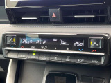 【左右独立型フルオートエアコン】運転席と助手席でそれぞれお好みの温度に設定可能。同乗者にも配慮した、快適な空調をお届け致します。