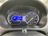視認性の高いメーター類が、運転をサポート。必要な情報を一目で確認できるので、安全運転に貢献します。走行距離もご確認ください。