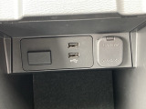 USB Type A,  シガーソケットがご利用いただけます。