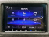 多彩な機能を備えたオーディオシステムです。CDやラジオに加え、Bluetooth接続も可能です。Apple CarPlayにも対応し、快適なドライブをサポートします。