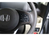 Hondaセンシングの機能のひとつ、アダプティブクルーズコントロール付!アクセルから足を離しても設定したスピードと前車との車間を保ち走行してくれます!車線維持もアシスト☆高速道路で疲労軽減ですね☆