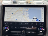 見やすい地図画面で、目的地までスムーズに案内。渋滞情報もリアルタイムで確認でき、快適な移動をサポートします。