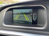 【パークアシスト・カメラ】駐車時に後方がリアルタイム映像で確認できます。大型商業施設や立体駐車場での駐車時や、夜間のバック時に大活躍!運転スキルに関わらず、今や必須となった装備のひとつです!