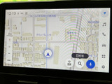 見やすい地図表示で、目的地へのナビゲーションをサポートします。スムーズなルート案内で、初めての場所でも安心して走行できます。
