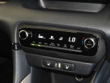 車内を快適に、オートエアコンを装備しています。シートヒーターも装備しています。