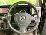 握りやすいステアリングで、快適なドライビングを実現。操作性にも優れ、運転の楽しさをより一層引き立てます。
