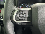ステアリングスイッチ装備!運転しながら手元でオーディオの操作などができます。
