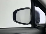 【ブラインドスポットモニター】巻き込み事故防止や、車線変更時の事故も予防します。