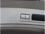 電動で開閉するパワーバックドア装備しています