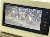 停車中にテレビや映像コンテンツを楽しめる機能が搭載されています。休憩時間にリラックスできますね。