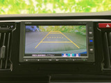 後方視界が広がり、安全な運転をサポートします。駐車時の取り回しが楽になり、狭い場所でも安心して運転できます。ガイドライン付きで便利です。
