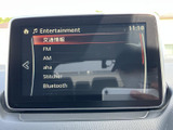 お好みの音楽やラジオを楽しめるオーディオシステム。ドライブ中のエンターテイメントを充実させてくれます。多彩なソースに対応。