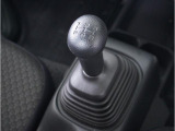 【5速MT】5速ミッション車です、近年AT車が増えているなかでギア選択の自由度の高いMT車は嬉しいですね。