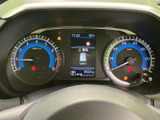 視認性の高いメーターで、速度やエンジン回転数を一目で確認できます。運転に必要な情報を的確に把握し、安全運転をサポートします。