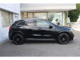 熟練のメカニックが点検を実施し、メルセデス・ベンツの定める厳しい基準をクリアしたお車のみご納車いたします。