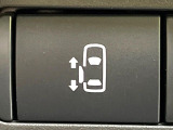【パワースライドドア】スマートキーや運転席のスイッチでスライドドアの開閉が可能♪電動だから力を入れてドアを開ける必要が無く、小さいお子様でも、重い荷物を持っている時もラクに開け閉めできます♪