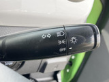 操作しやすいウインカーレバーは、安全運転をサポート。直感的に操作できるため、運転に集中できます。点灯時の視認性も確保されています。