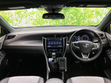 3列目シートも大人でもゆったりと座れる広さ。多人数乗車時にも快適な空間を提供します。様々なシーンで活躍する、実用性の高い一台です。