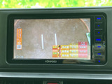 停車中にテレビや動画を楽しめるモニターが装備されています。休憩時間などにリラックスできます。快適な移動時間を過ごせます。