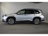 スバルの4WD(AWD)は直進安定性に優れ、日常走行から高速走行まで、さまざまなシーンで安心感に満ちた走りが愉しめます。それは悪路や泥道など左右のタイヤの路面状況が異なるシーンでも変わりません。