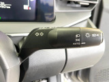 【オートライト】周りの明るさに応じて自動でヘッドライトの点灯・消灯ができる機能です!ライトの付け忘れ・消し忘れなどが無くなり、雨の日や夕方の走行も安心!トンネル通過時も便利ですね