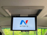 【後席モニター】家族や友人とお出かけする機会が多い方に大人気の後席モニターを装備!見やすい位置に画面がありテレビやDVDの視聴も快適!友達もお子様も、後席にしか乗らなくなるかも??