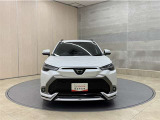 お車購入のポイントとなるフロントマスクです!シャープな目つきが印象的なデザインのヘッドランプです。