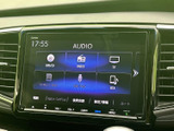 お気に入りの音楽を最高の音質で。様々なメディアに対応し、快適な車内空間を演出します。直感的な操作で、簡単に選曲できます。