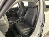 厚みがあって、座り心地のいいシート。運転席も助手席もリラックスしてゆったりと座れます♪