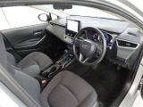 シンプルで使いやすいデザインの運転席です。