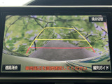 後方確認モニターは、駐車時の安全性を高め、狭い場所での取り回しをサポートします。