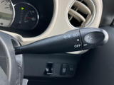 操作しやすい位置に配置されたウインカーレバー。確実な操作感で、安全な車線変更をサポートします。夜間でも視認性が高いのが特徴です。