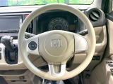 インテリアに合わせたデザインのステアリングは、運転される方のことも考え、運転しやすい形状、大きさです。是非一度、実際に触ってお確かめください。