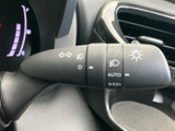 操作しやすい位置に配置されたウインカーレバー。直感的な操作で、安全な車線変更をサポートします。オートリターン機能も搭載されています。