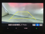 ギヤをR(バック)に入れるとディスプレイオーディオの画面に後ろの映像が映るリアカメラ付です。後退時、コンディションが悪い視界でもカラーバックモニターがドライバーをサポートします。