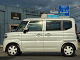 メーカー保証となります。一般保証は新規登録日より初回車検日まで(3年60,000km)、特定保証は新規登録日より5年100,000kmまでとなります。