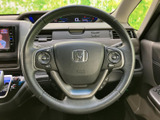握りやすいステアリングは、快適なドライビングをサポート。操作性にも優れており、スムーズな運転を実現します。