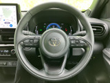 握りやすいステアリングで、快適な運転をサポート。操作性にも優れ、スムーズなハンドリングを実現します。運転の楽しさを向上させます。