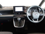 運転席は見晴らしが良く、運転しやすいレイアウトになっています。