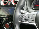 ナビの音量など車両情報を手元で操作できるハンドルスイッチ付き。