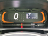 視認性の高いメーター類は、運転に必要な情報を的確にドライバーへ伝えます。走行距離もご確認ください。