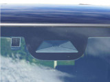 【ホンダセンシング】 「ミリ波レーダー」と「単眼カメラ」の異なる特性を持つ2つのセンサーなどにより、安心・快適な運転を支援します。