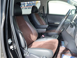 お車選びをお楽しみ頂けるよう、在庫車の展示スペースを十分に確保しております。