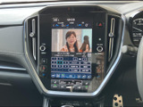 停車中には、TVやDVDの視聴が可能です。休憩時間や待ち時間に、エンターテイメントを楽しめます。長距離ドライブも快適に過ごせます。