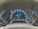 視認性の高いメーター類で、運転に必要な情報を的確に把握できます。運転状況を常に把握し、安全運転をサポートします。